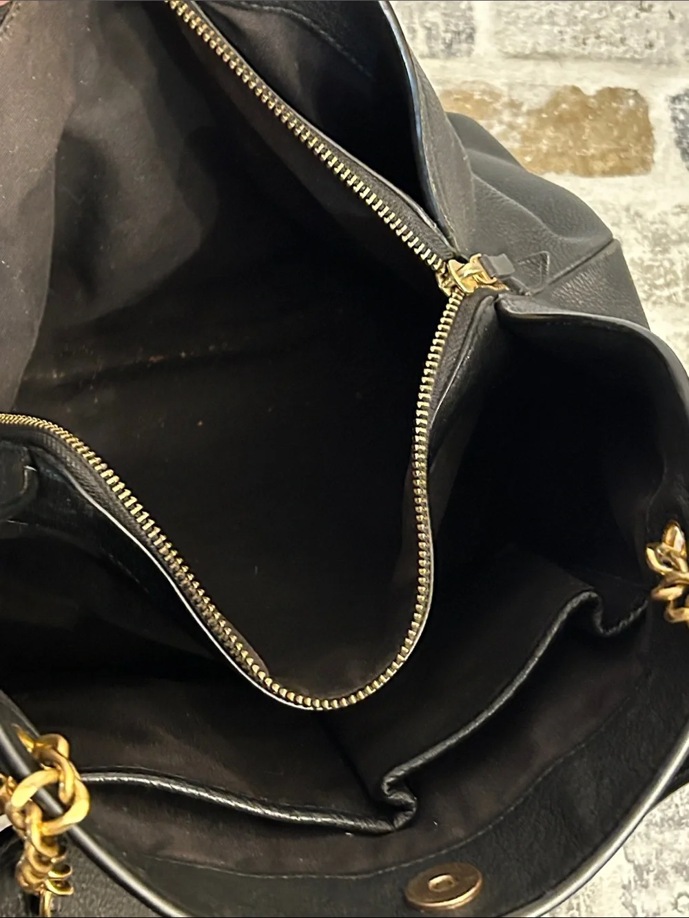 Tory Burch Chelsea Slouchy Black Pebbled Leather Tote Leather & Chain Handles